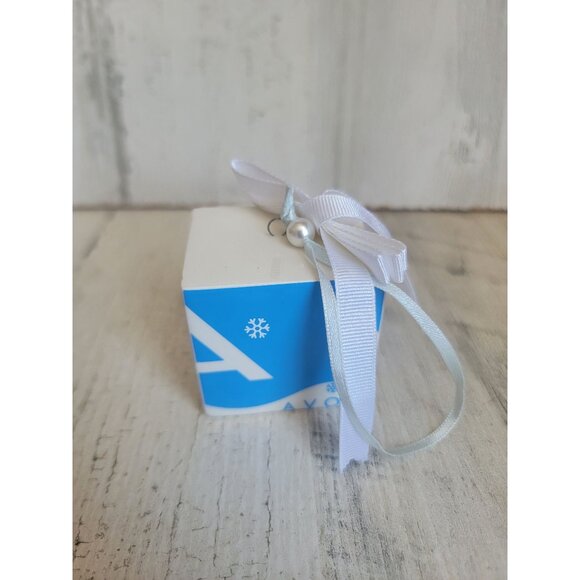 Avon 2005 white box limited edition ornament Xmas - Picture 3 of 6